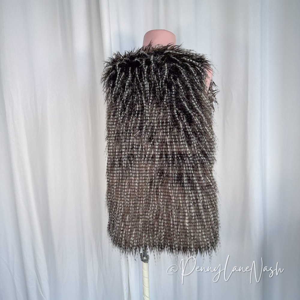 Rue21 Faux Fur Hook Winter Vest - Picture 8 of 9